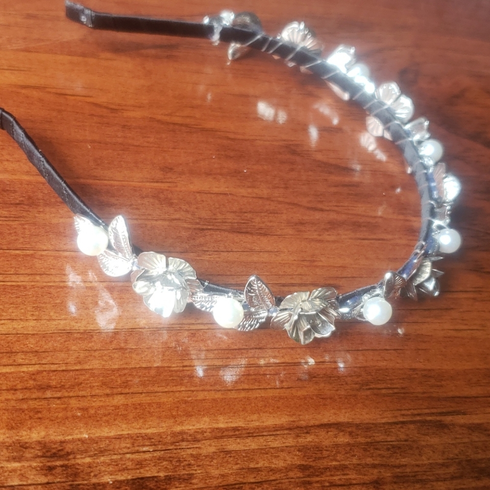 Beautiful Pearl/Floral Headband | Brand New - Picture 3 of 5